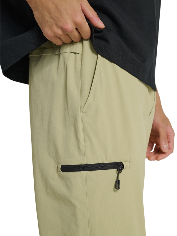 HALO TACTICAL PANTS, ELM, model