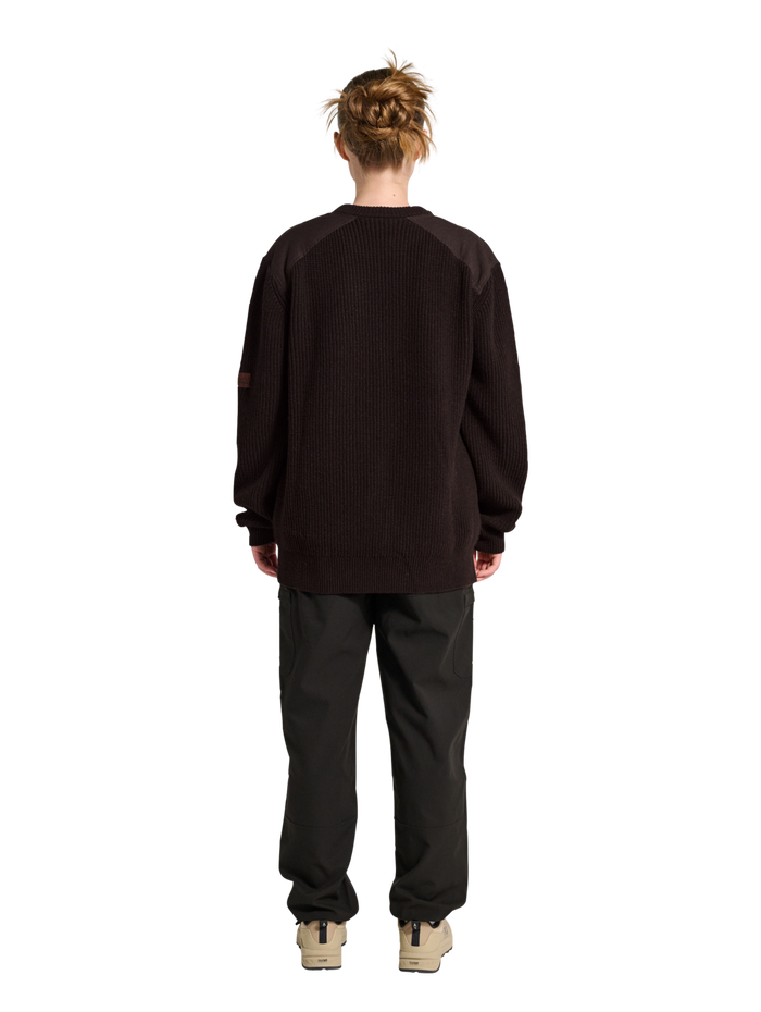 HALO WOOL CREW KNIT, CHOCOLATE TORTE, model