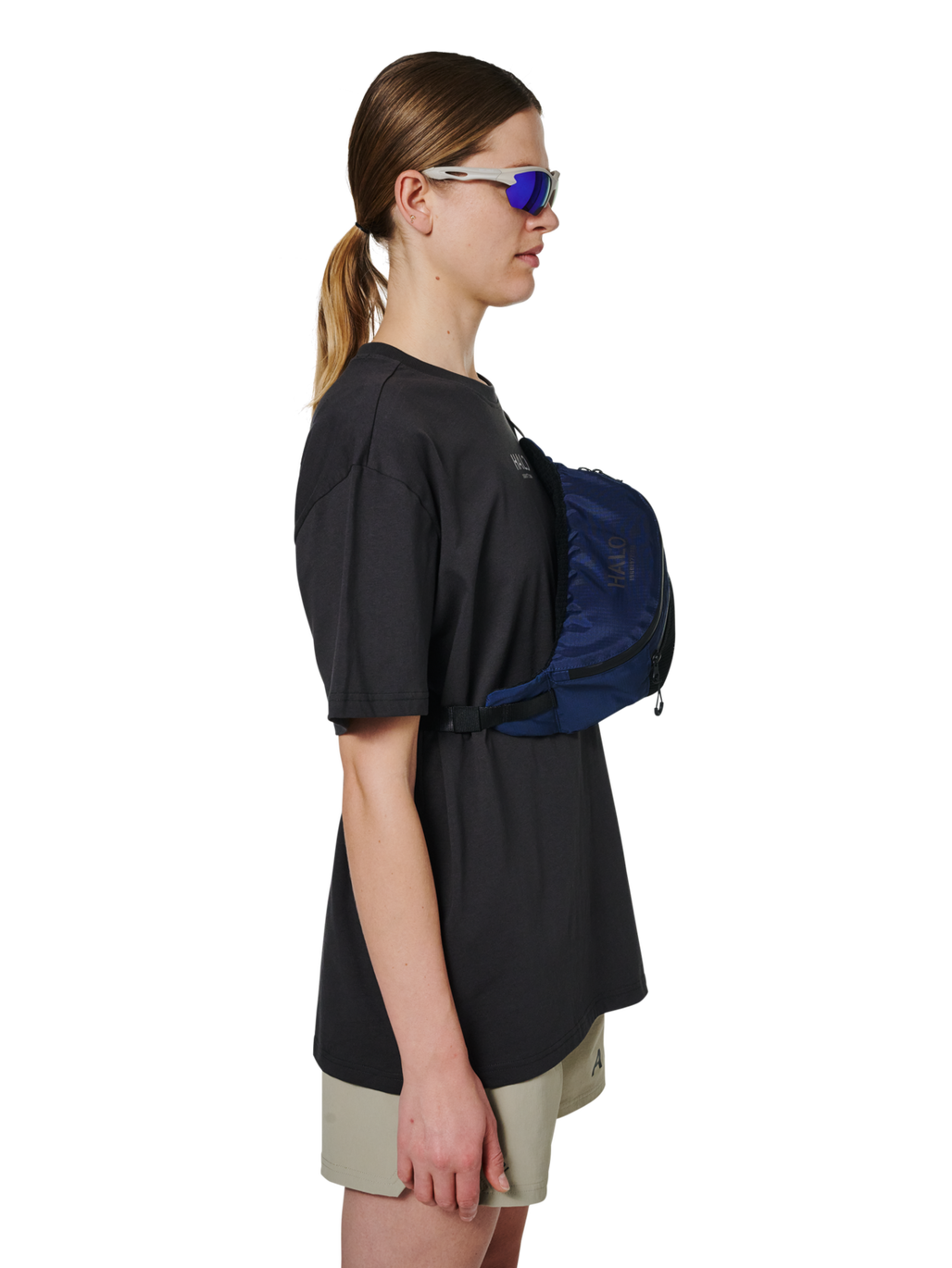 HALO CROSSBODY BAG, DEEP WELL, model