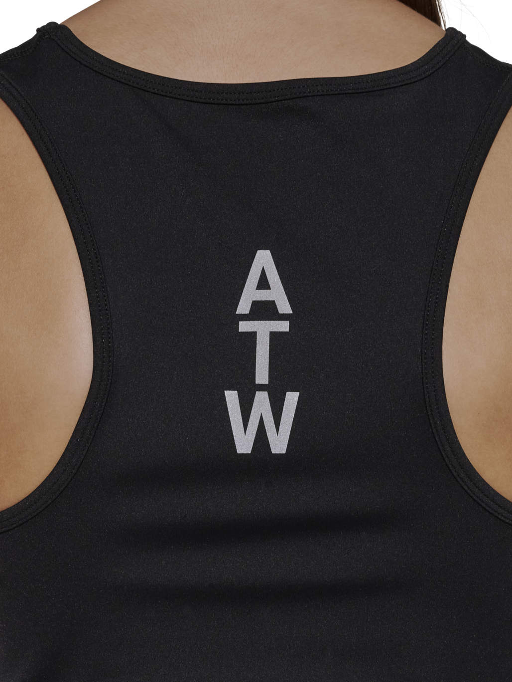 HALO WOMEN TRAINING TOP, BLACK, model