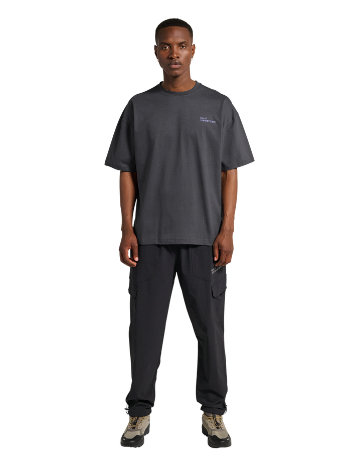 HALO GRAPHIC BOXY T-SHIRT, ASPHALT/NEON BLUE, model