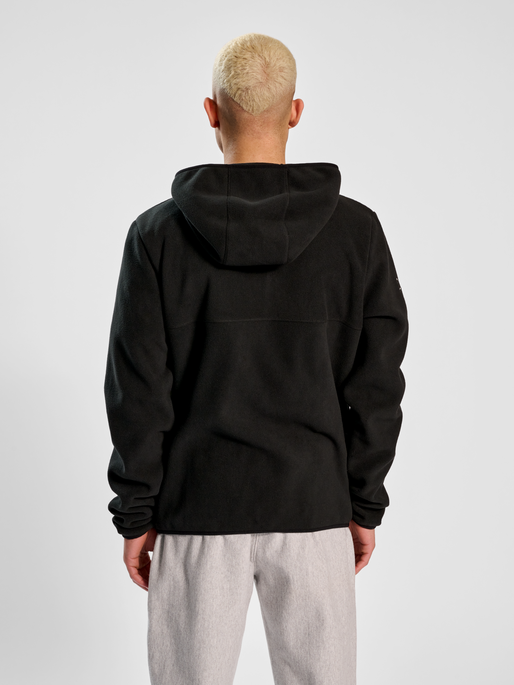 HALO HOODED FLEECE, BLACK, model