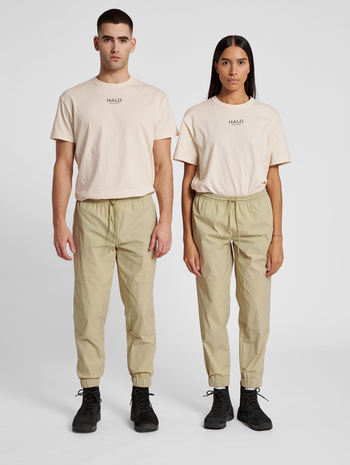 HALO FIELD PANT, PALE KHAKI, model