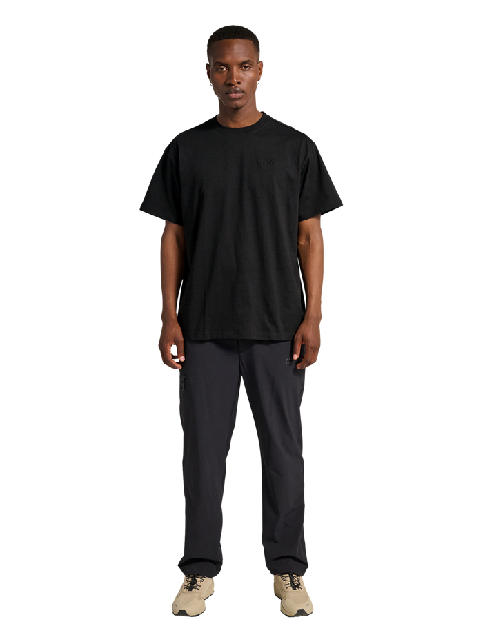 HALO LOGO T-SHIRT, BLACK, model