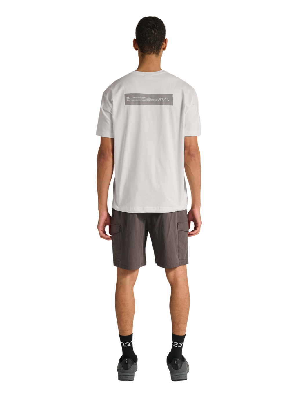 HALO GRAPHIC T-SHIRT, MARSHMALLOW/SILVER, model