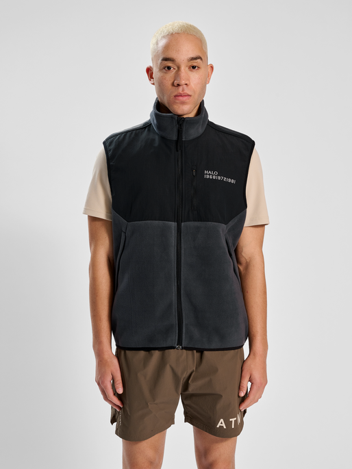 HALO BLOCKED FLEECE VEST, EBONY, model