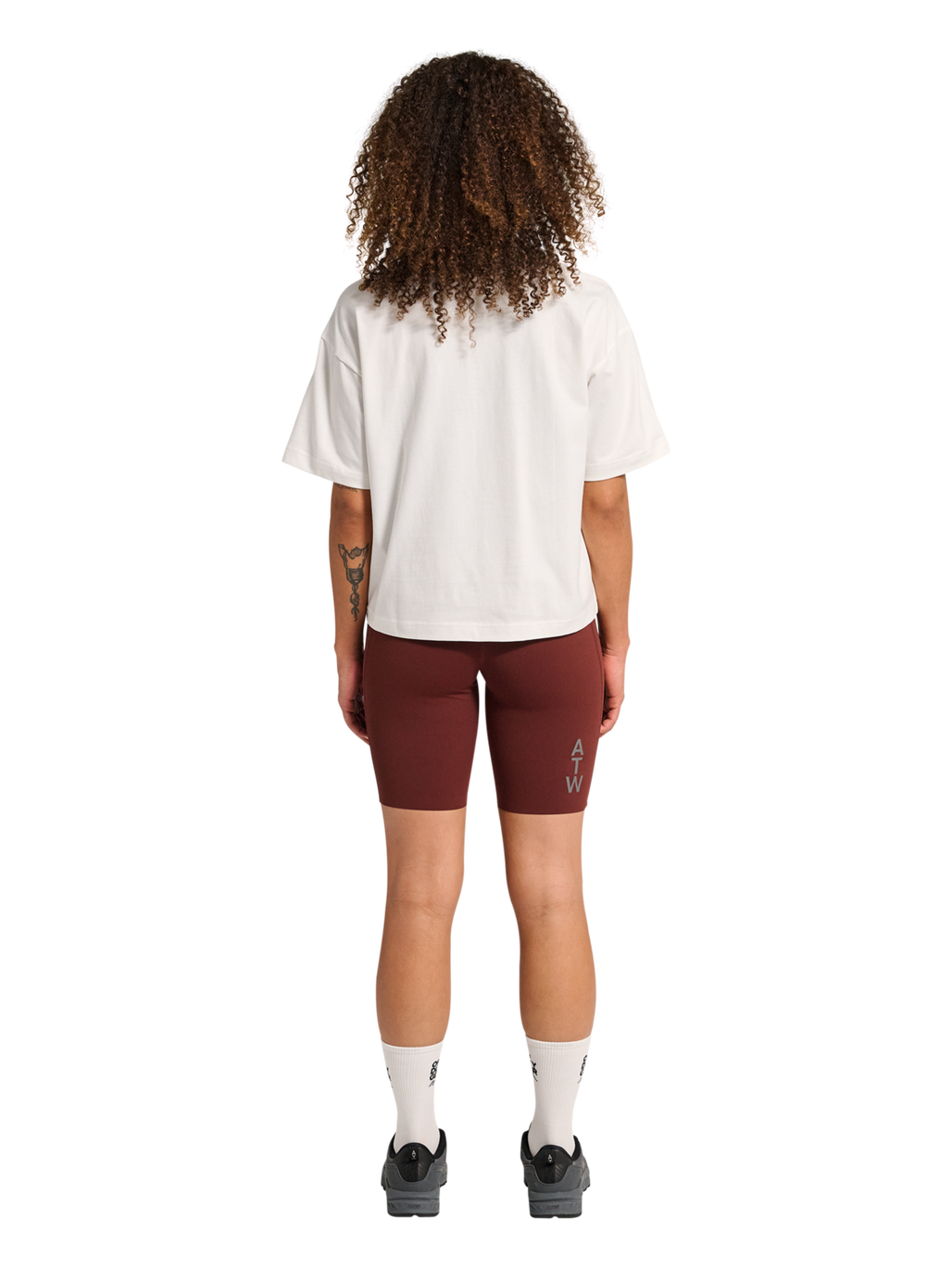 HALO WOMEN LOGO T-SHIRT, MARSHMALLOW, model