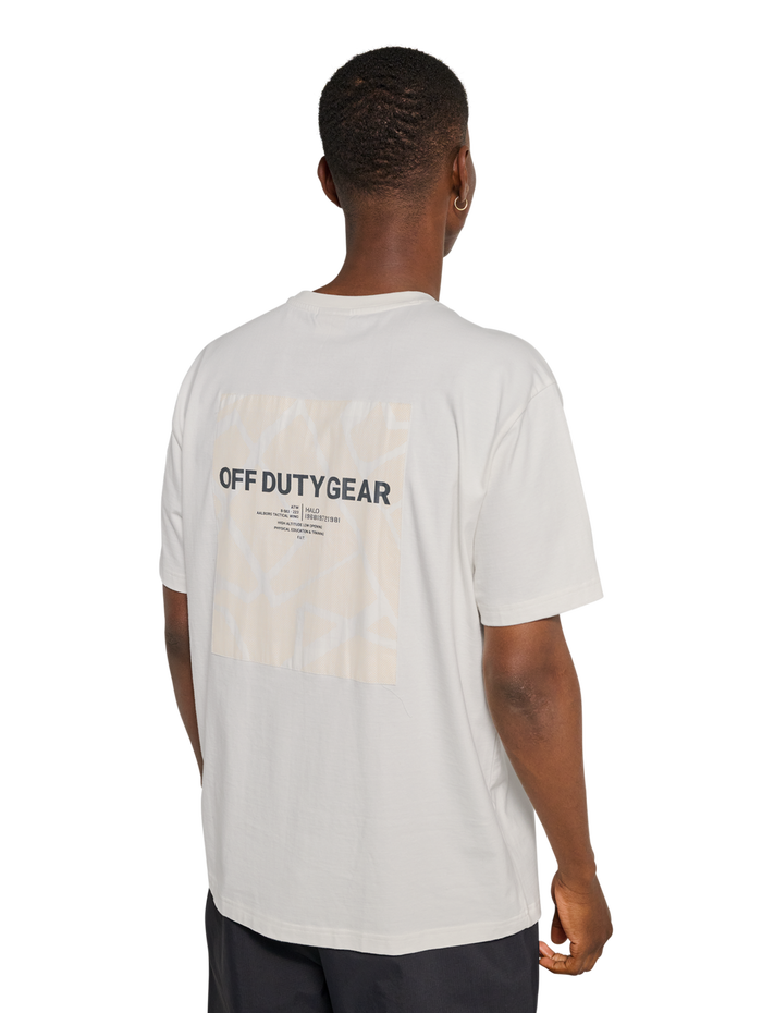 HALO PATCH GRAPHIC T-SHIRT, MARSHMALLOW, model