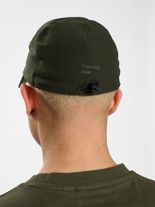 HALO STRETCH CAP, FOREST NIGHT, model
