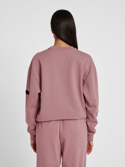 HALO COTTON CREW, TWILIGHT MAUVE, model