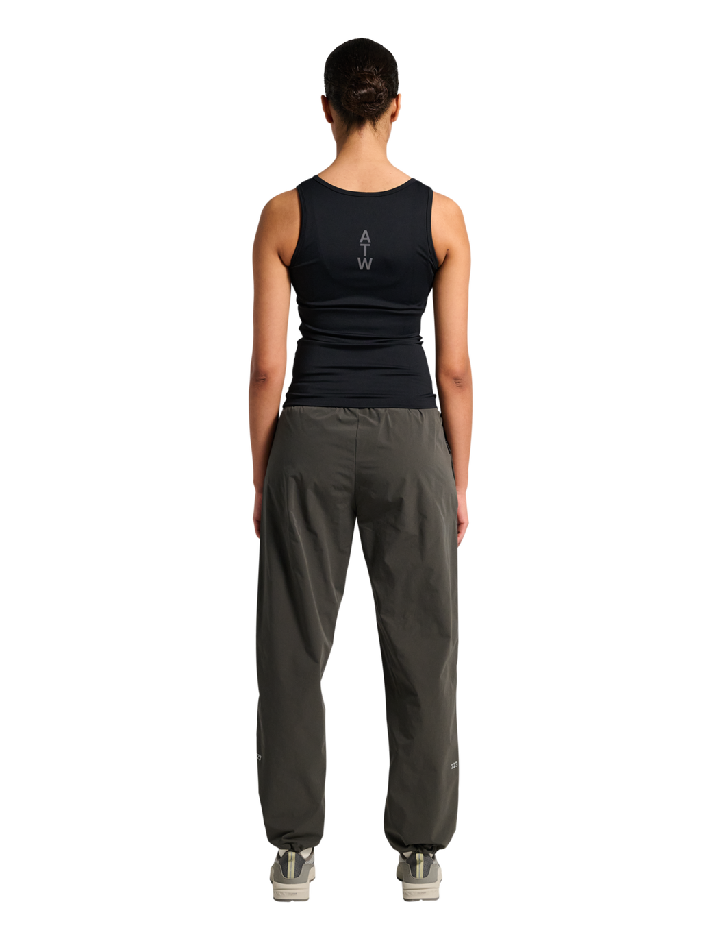 HALO WOMEN TRAINING TANK, BLACK, model