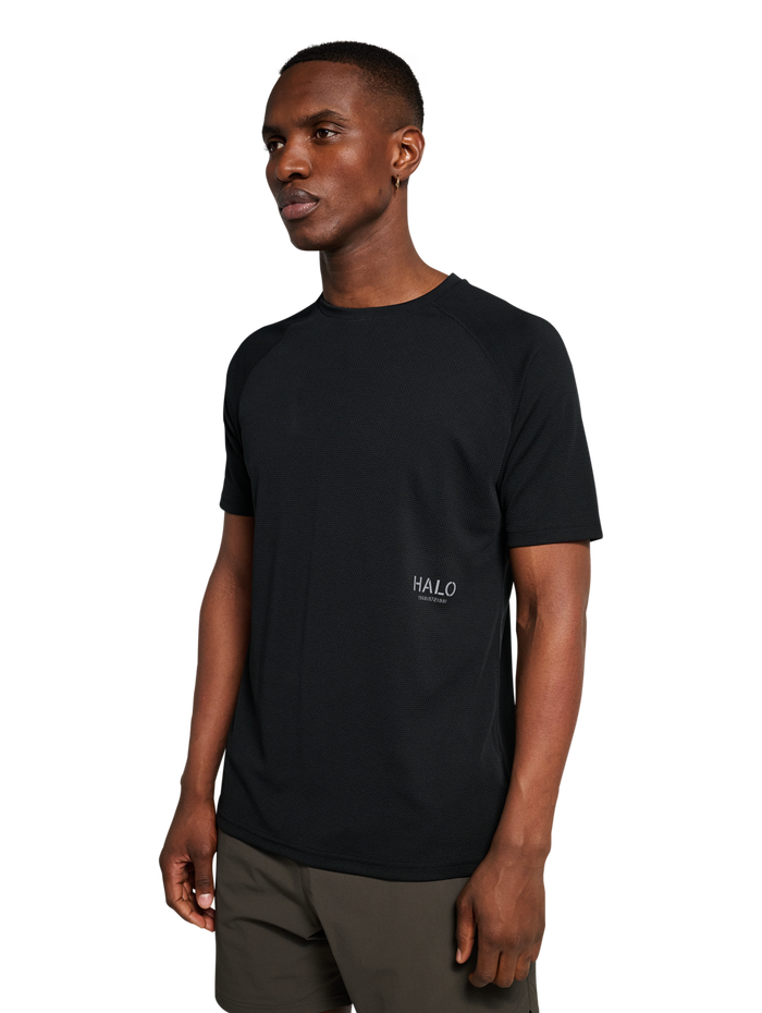 HALO SORONA T-SHIRT, BLACK, model