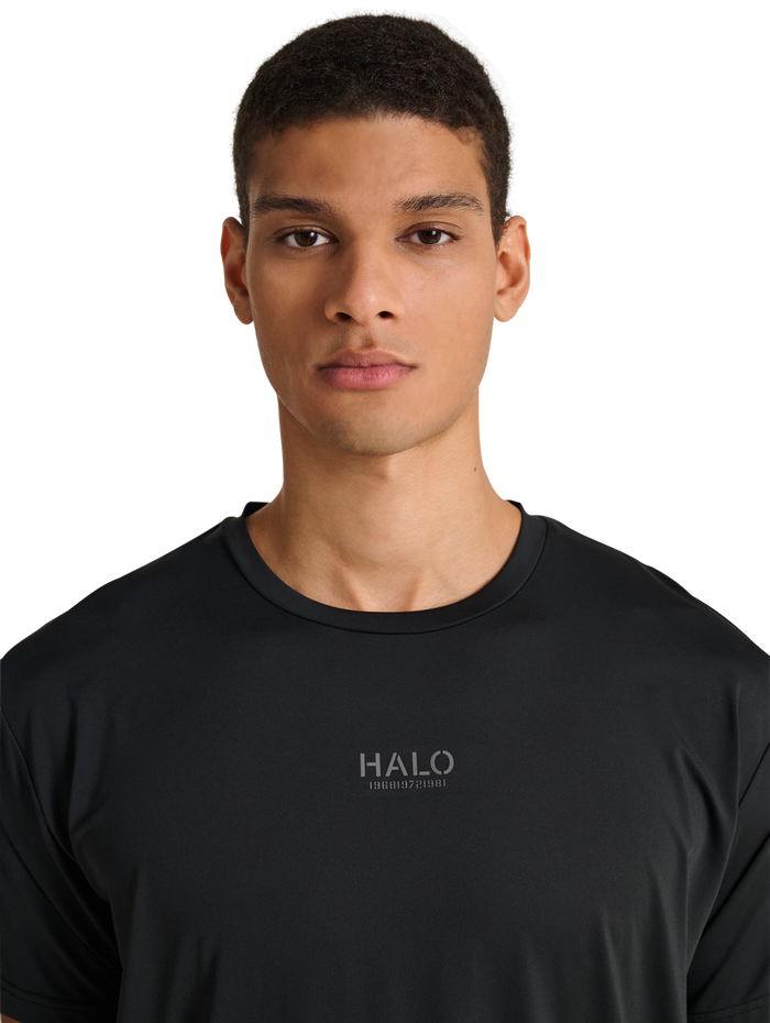 HALO DIVISION T-SHIRT, BLACK, model