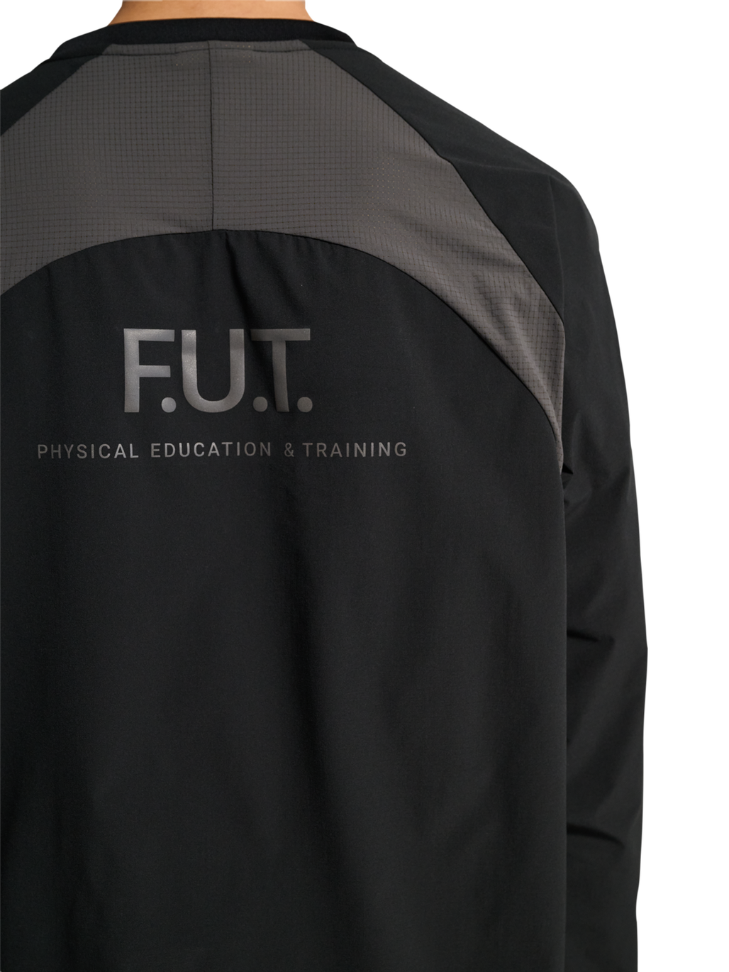 HALO DIVISION CREWNECK, BLACK, model