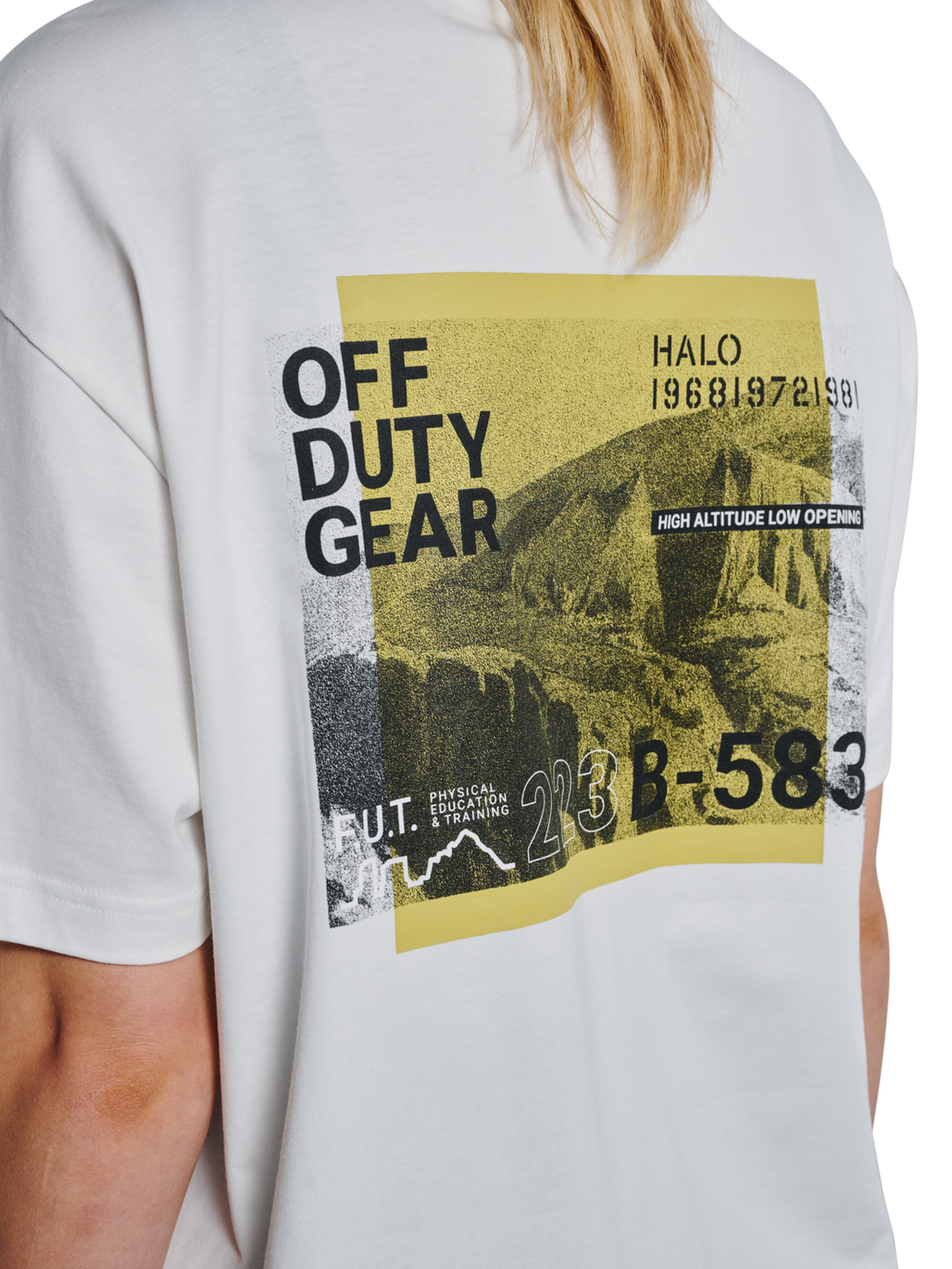 HALO GRAPHIC T-SHIRT 07, MARSHMALLOW, model