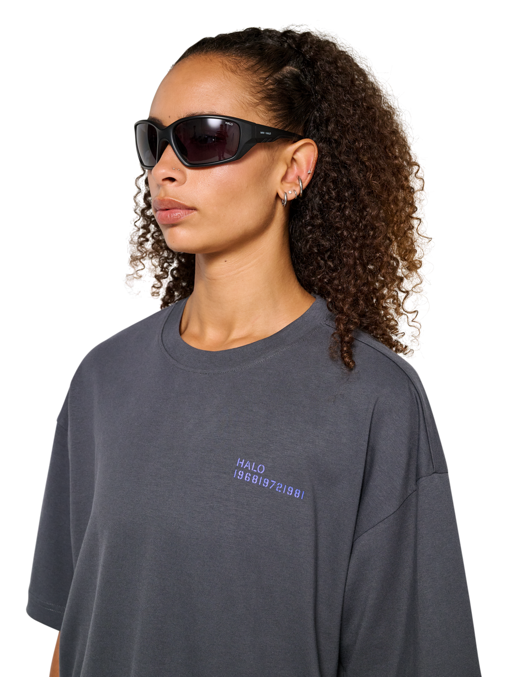 HALO GRAPHIC BOXY T-SHIRT, ASPHALT/NEON BLUE, model