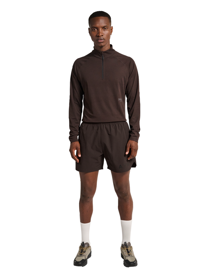 HALO SHORTS, CHOCOLATE TORTE, model