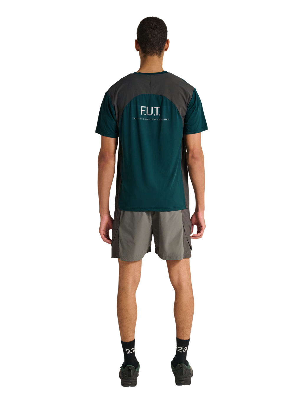 HALO DIVISION T-SHIRT, SEA MOSS, model