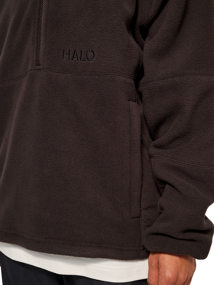 HALO TEDDYFLEECE PULLOVER, CHOCOLATE TORTE, model