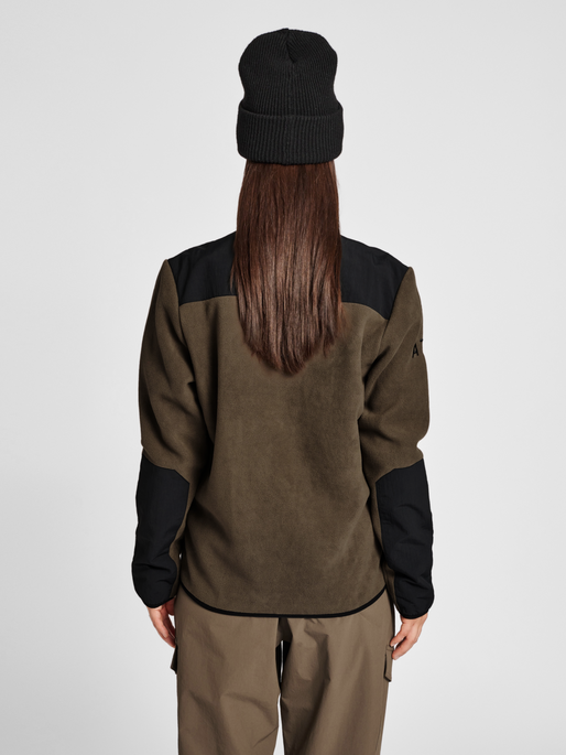 HALO BLOCKED ZIP FLEECE, MAJOR BROWN, model