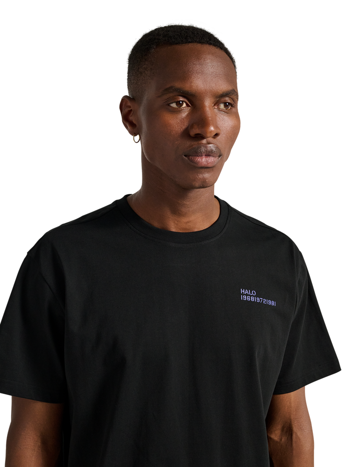 HALO PATCH GRAPHIC T-SHIRT, BLACK, model