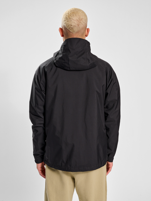 HALO SHELL JACKET, BLACK, model