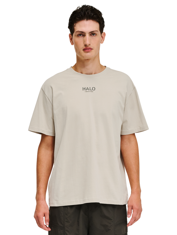 HALO GRAPHIC T-SHIRT 02, SILVER LINING, model