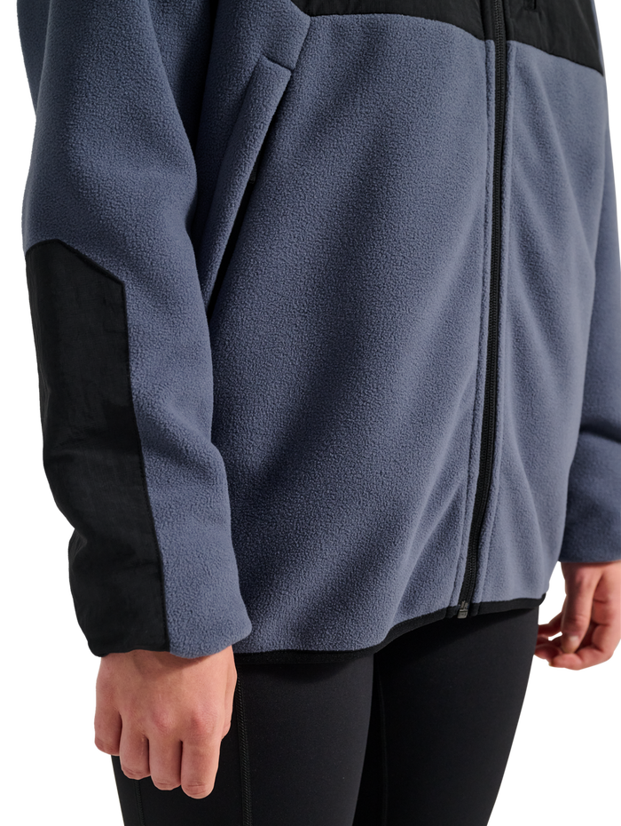 HALO BLOCKED ZIP FLEECE, GRISAILLE, model
