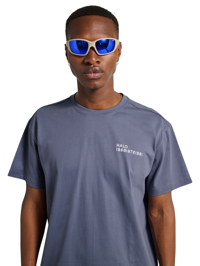 HALO ESSENTIAL T-SHIRT, GRISAILLE, model