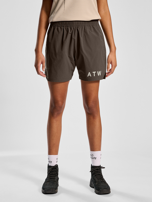 HALO SHORT, MAJOR BROWN, model