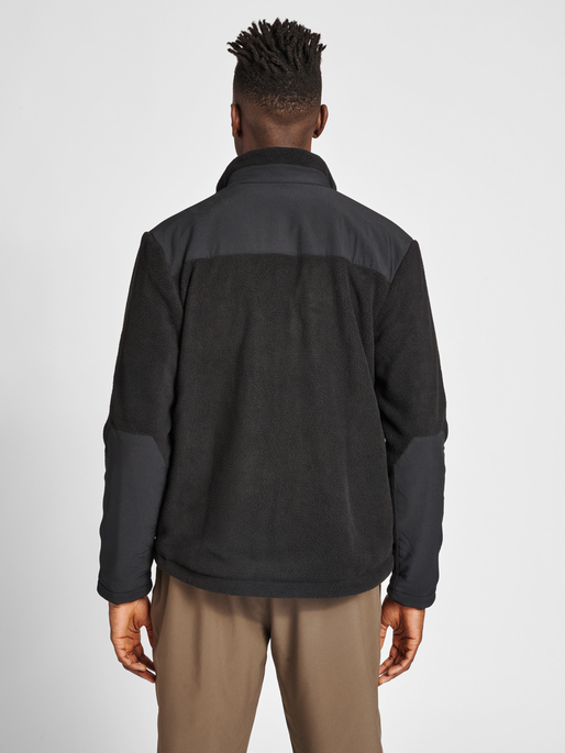 HALO TEDDY FLEECE JACKET, BLACK, model