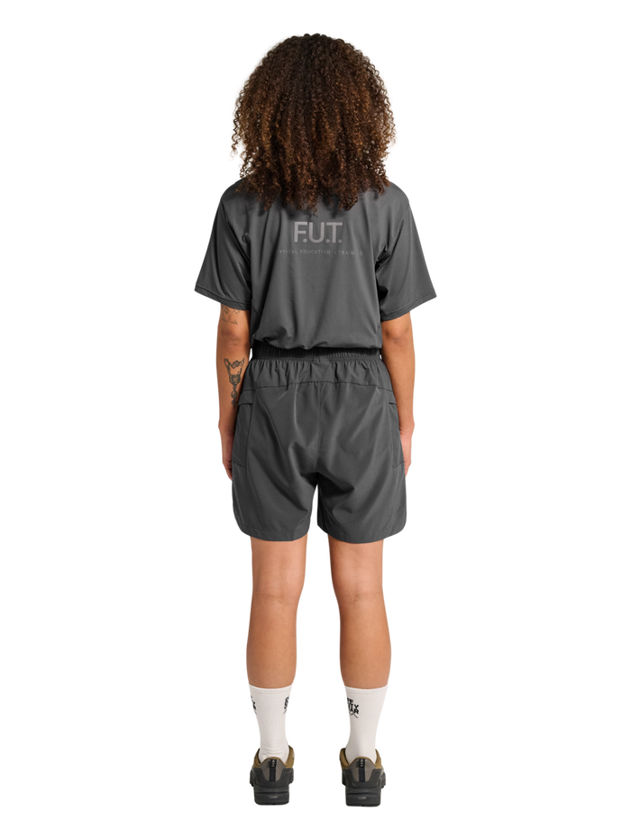 HALO SCOUT SS T-SHIRT, ASPHALT, model