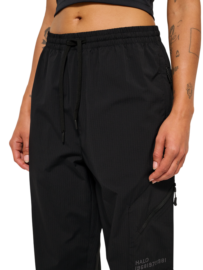HALO STEEL RELAXED PANTS, BLACK, model