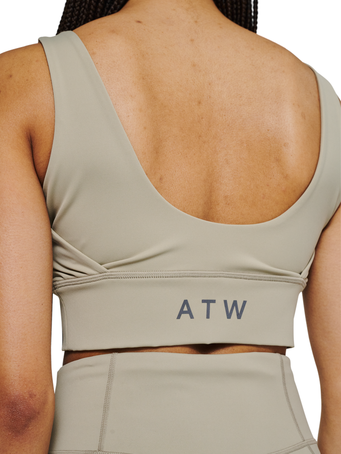 HALO WOMEN TRAINING BRA, SENECA ROCK, model