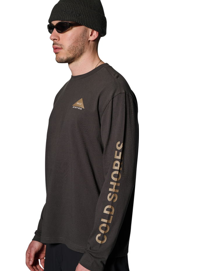 HALO SHORES L/S T-SHIRT, RAVEN, model