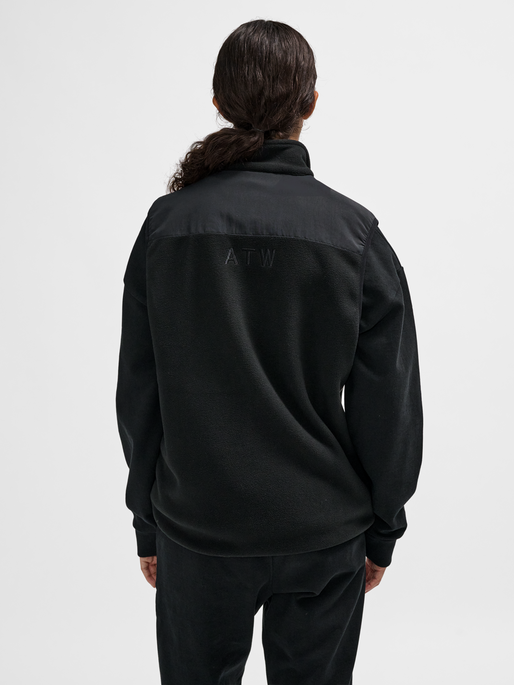 HALO BLOCKED FLEECE VEST, BLACK, model