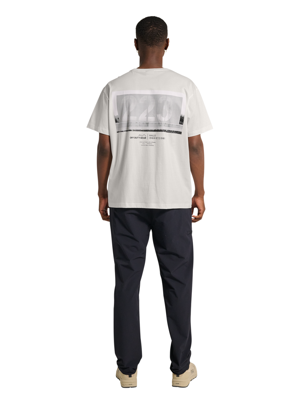 HALO GRAPHIC T-SHIRT, MARSHMALLOW/BLACK, model