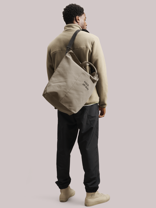 HALO DURA TOTE BAG, MOREL, model