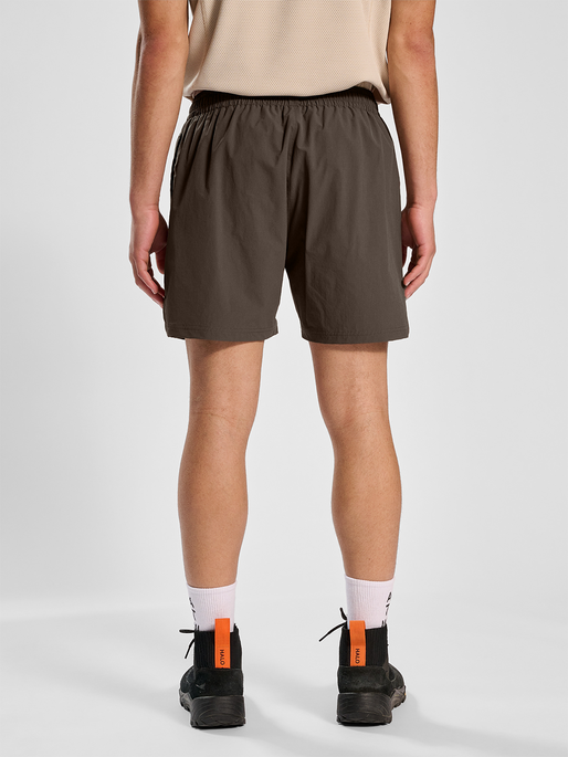 HALO SHORT, MAJOR BROWN, model
