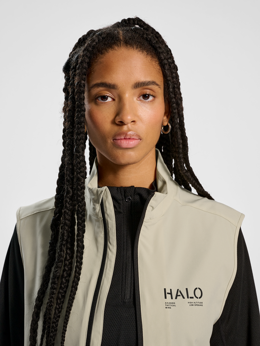 HALO TECH VEST, OYSTER GRAY, model