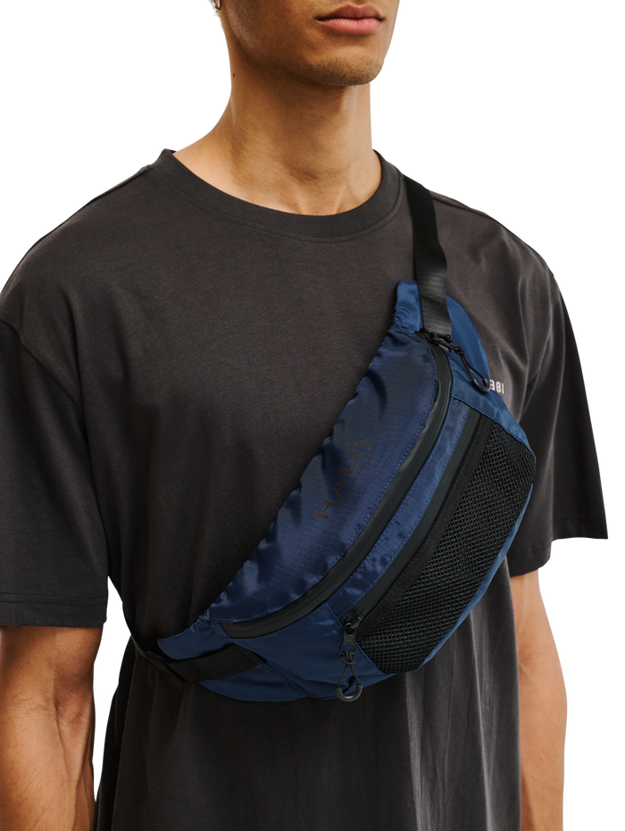 HALO CROSSBODY BAG, DEEP WELL, model