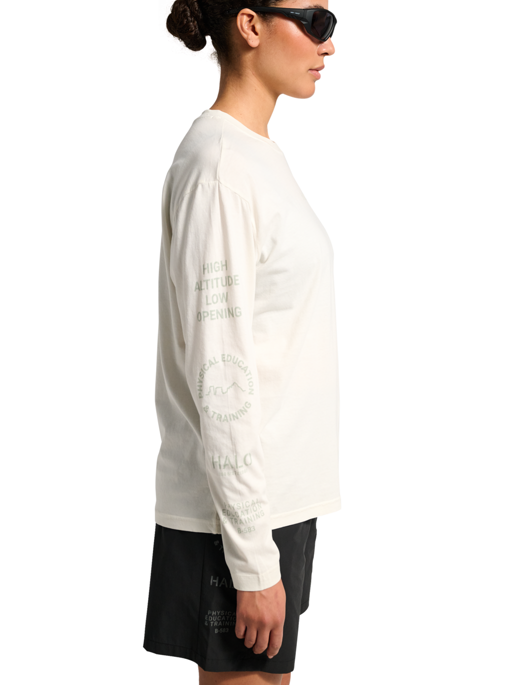HALO GRAPHIC LOGO LONGSLEEVE, MARSHMALLOW, model