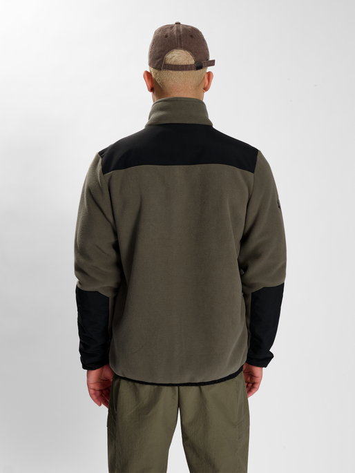 HALO BLOCKED ZIP FLEECE, MOREL, model