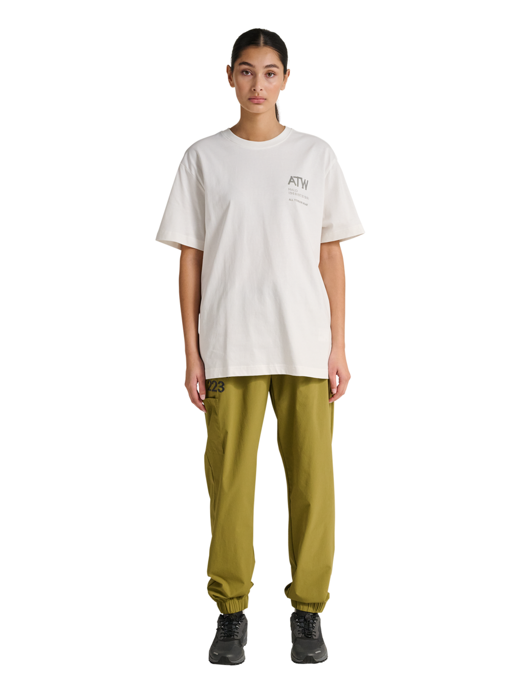 HALO GRAPHIC T-SHIRT, MARSHMALLOW/SILVER, model