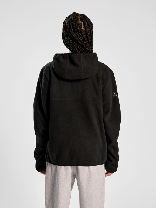 HALO HOODED FLEECE, BLACK, model
