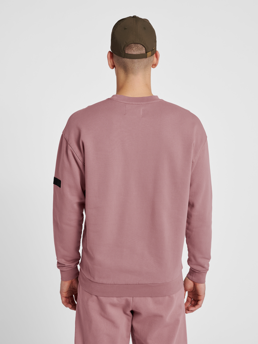 HALO COTTON CREW, TWILIGHT MAUVE, model