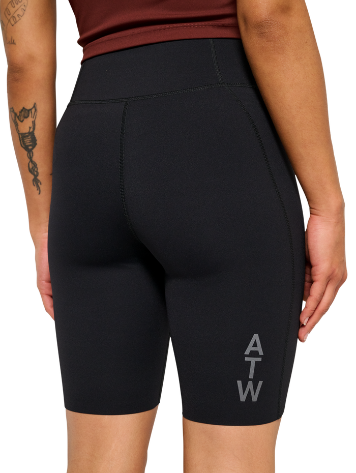 HALO WOMEN TRAINING SPRINTERS, BLACK, model