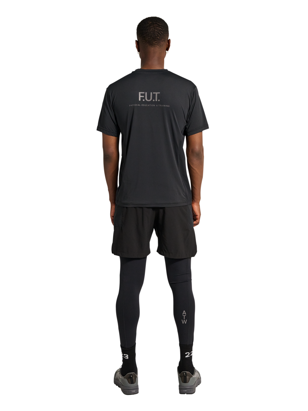HALO SCOUT SS T-SHIRT, BLACK, model