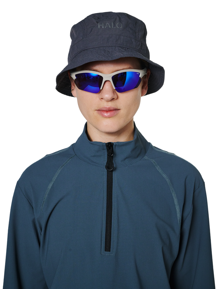 HALO NYLON BUCKET HAT, RAVEN, model