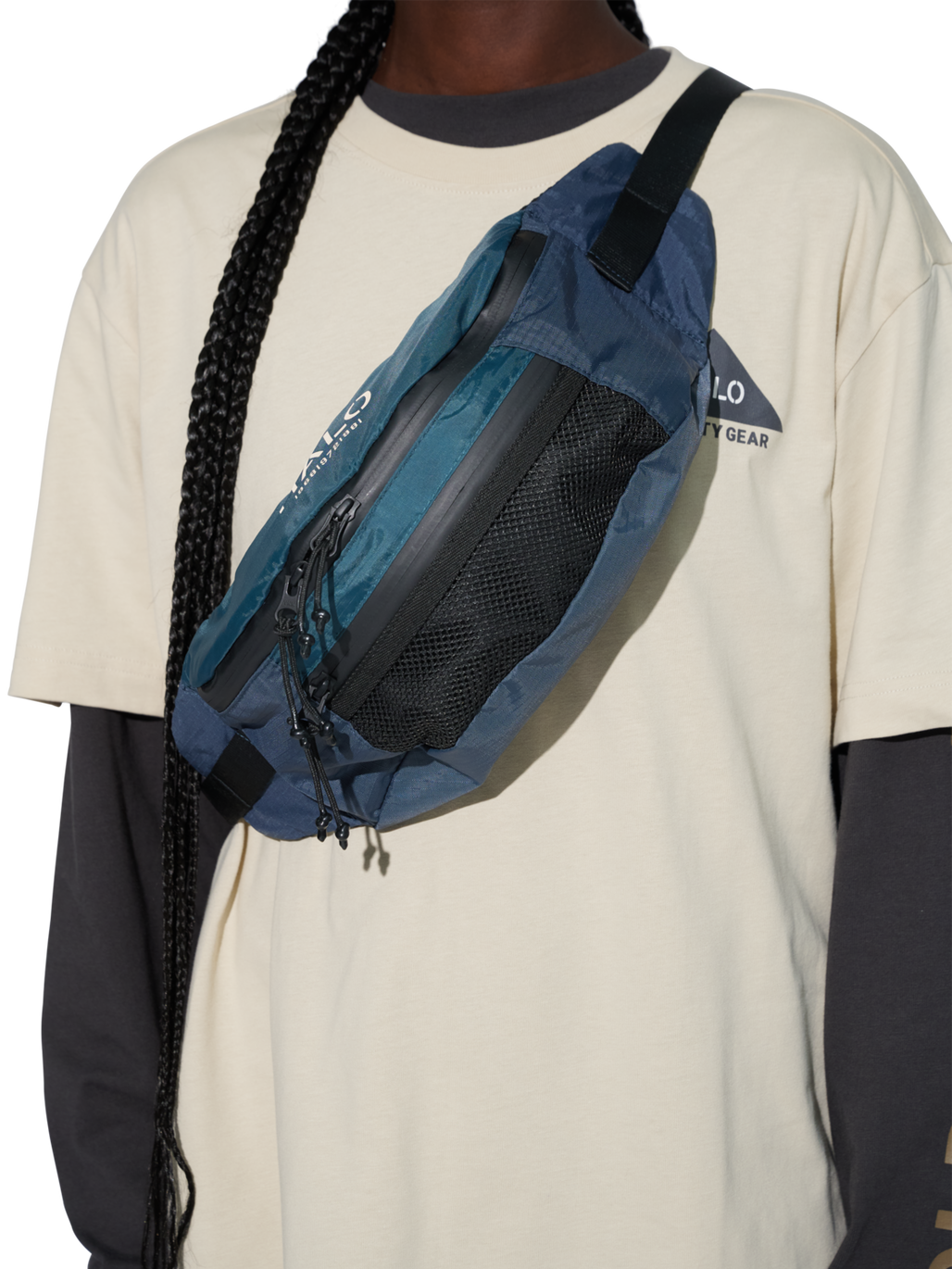 HALO CROSSBODY BAG, BLUE NIGHTS, model